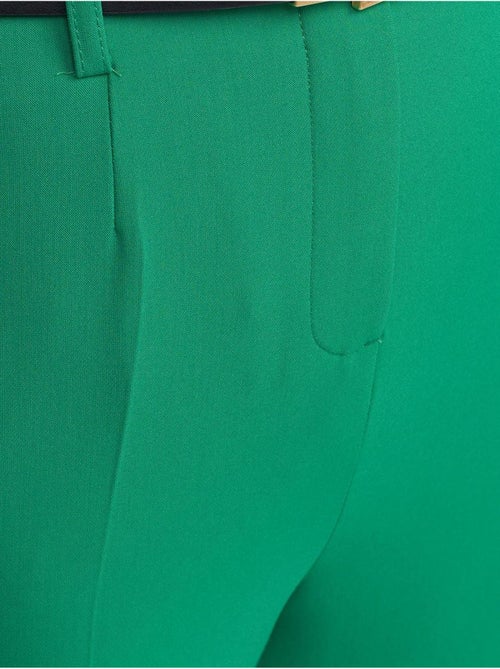 Pantalón de crepé de tiro alto y pernera recta con cinturón - Kiabi Pantalón de crepé de tiro alto y pernera recta con cinturón - Kiabi