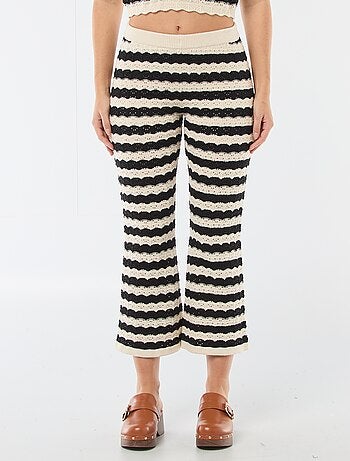 Pantalón de croché acampanado