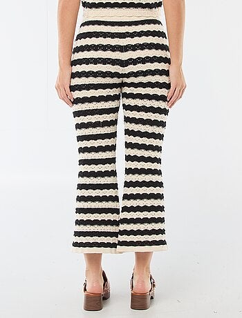Pantalón de croché acampanado