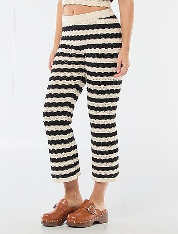 Pantalón de croché acampanado