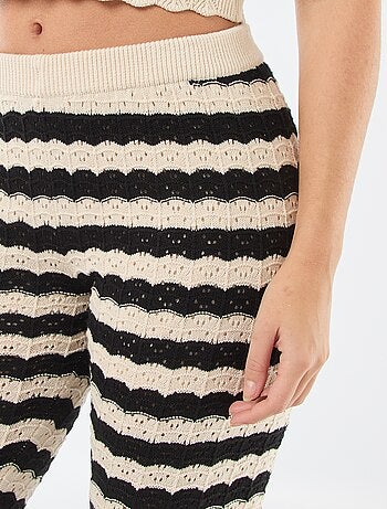 Pantalón de croché acampanado