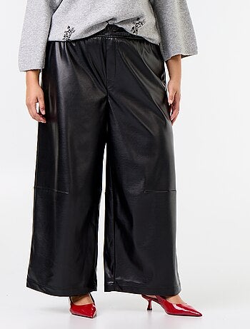 Pantalón de efecto piel