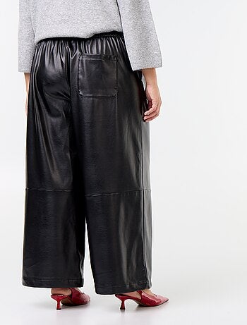 Pantalón de efecto piel