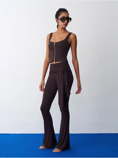 Pantalón de jersey acampanado de tiro alto con detalle de lazada dilvin - Kiabi Pantalón de jersey acampanado de tiro alto con detalle de lazada dilvin - Kiabi
