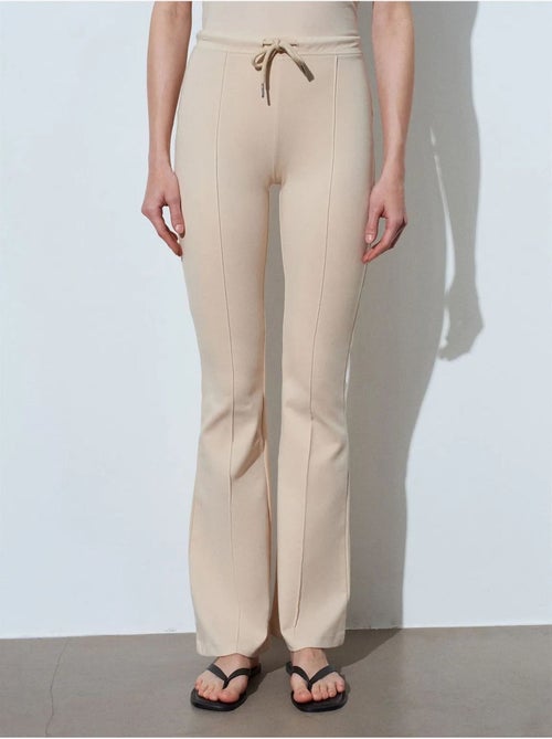 Pantalón de jersey acampanado de tiro medio con cordón dilvin - Kiabi Pantalón de jersey acampanado de tiro medio con cordón dilvin - Kiabi