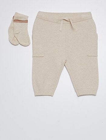 Pantalón de jogging con bolsillos de parche + calcetines