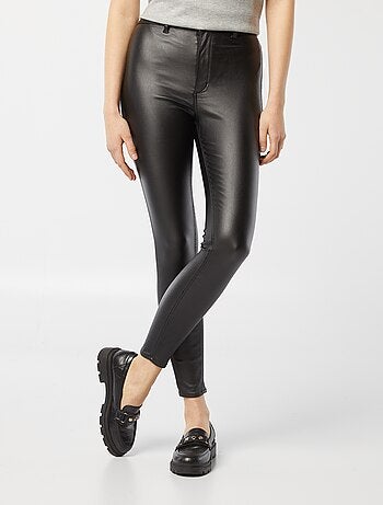 Pantalón de material sintético