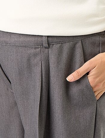 Pantalón de maternidad con pinzas