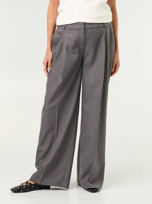 Pantalón de maternidad con pinzas - Kiabi Pantalón de maternidad con pinzas - Kiabi