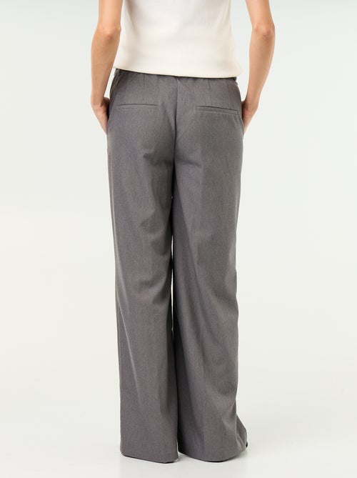 Pantalón de maternidad con pinzas - Kiabi Pantalón de maternidad con pinzas - Kiabi