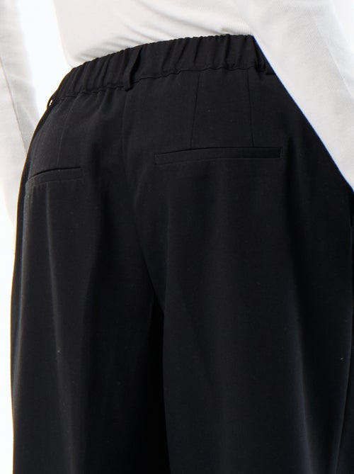Pantalón de maternidad con pinzas - Kiabi Pantalón de maternidad con pinzas - Kiabi