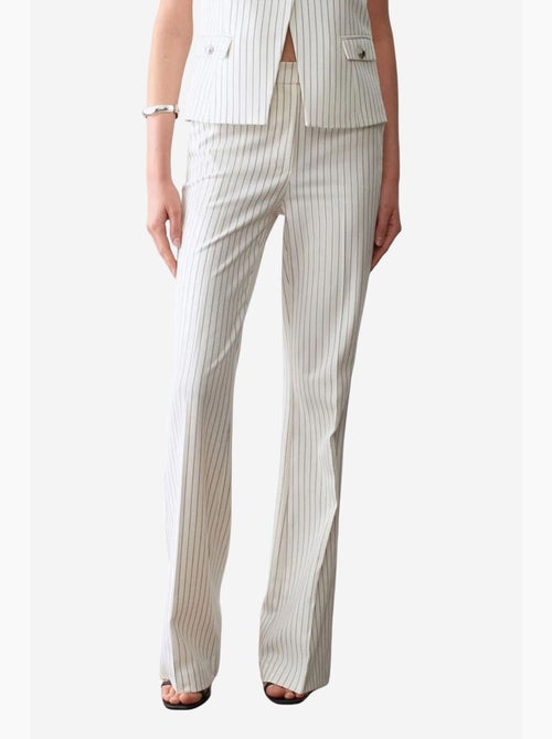 Pantalón de mujer de tiro medio, pernera ancha y rayas dilvin - Kiabi Pantalón de mujer de tiro medio, pernera ancha y rayas dilvin - Kiabi