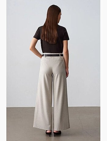 Pantalón de pernera ancha a rayas con pinzas dilvin