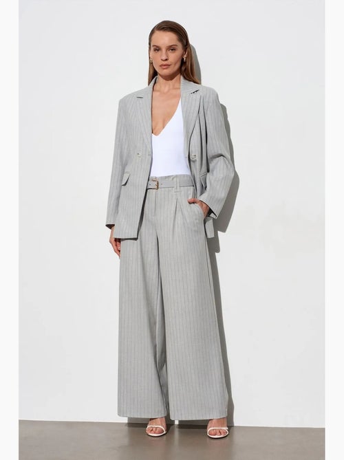 Pantalón de pernera ancha a rayas con pinzas dilvin - Kiabi Pantalón de pernera ancha a rayas con pinzas dilvin - Kiabi
