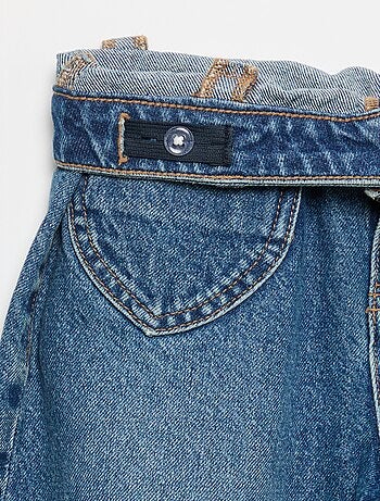 Pantalón de pernera ancha con bordados de corazones