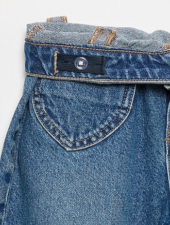 Pantalón de pernera ancha con bordados de corazones
