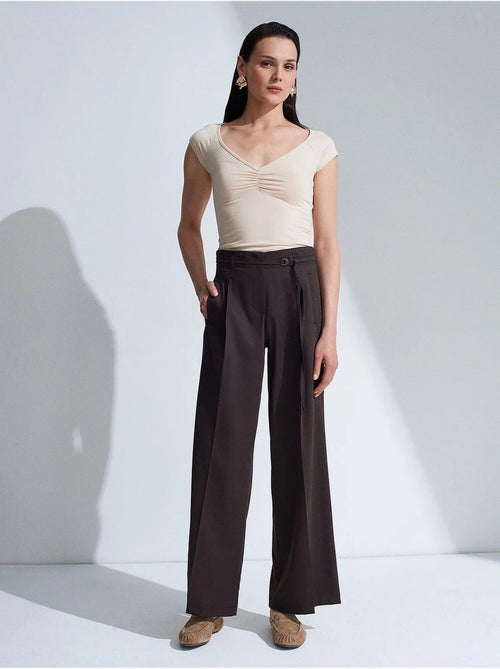 Pantalón de pernera ancha con cinturón dilvin - Kiabi Pantalón de pernera ancha con cinturón dilvin - Kiabi