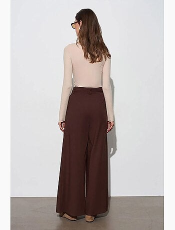 Pantalón de pernera ancha con pinzas dilvin