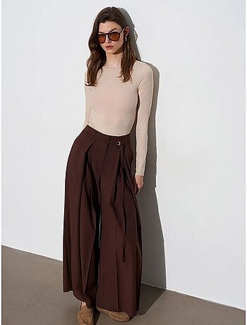 Pantalón de pernera ancha con pinzas dilvin