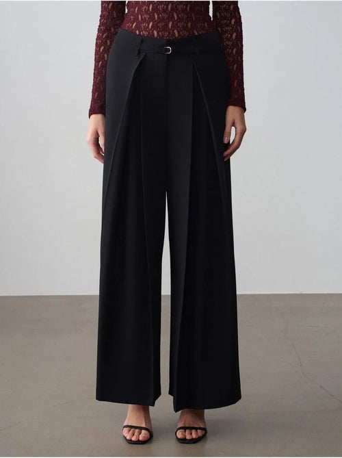Pantalón de pernera ancha con pinzas dilvin - Kiabi Pantalón de pernera ancha con pinzas dilvin - Kiabi
