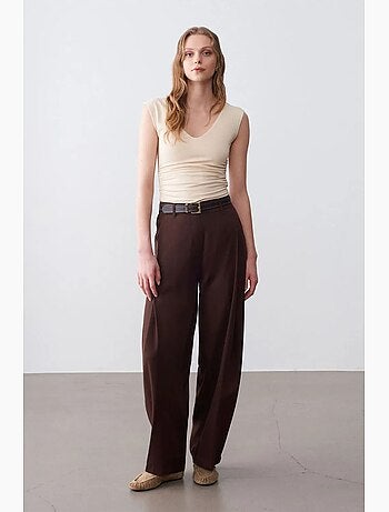 Pantalón de pernera ancha con pliegues dilvin