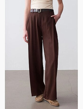 Pantalón de pernera ancha con pliegues dilvin