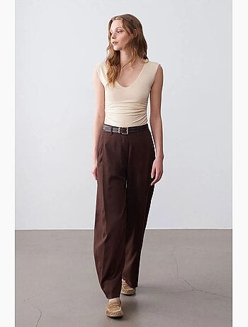 Pantalón de pernera ancha con pliegues dilvin