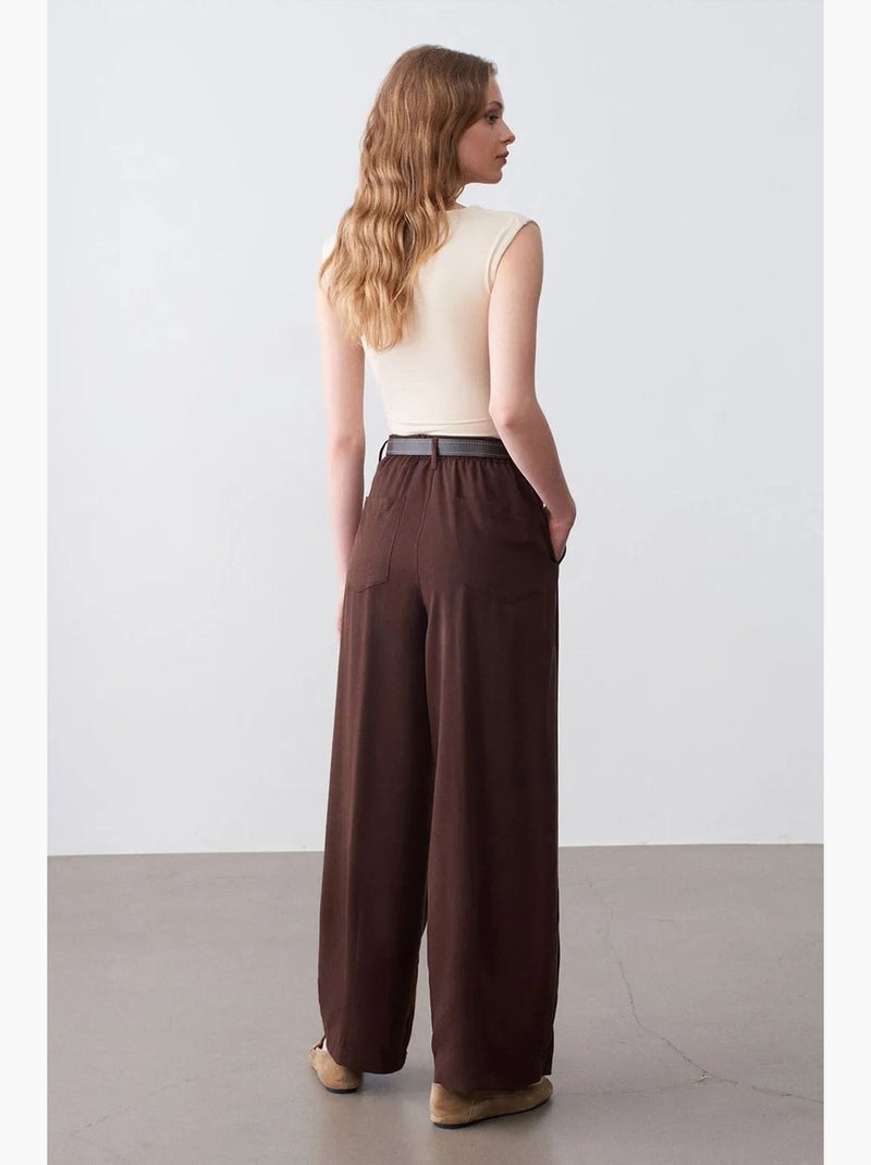 Pantalón de pernera ancha con pliegues dilvin Marrón chocolate - Kiabi