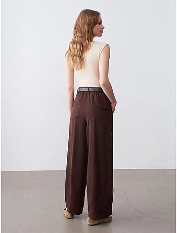 Pantalón de pernera ancha con pliegues