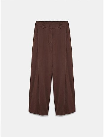 Pantalón de pernera ancha con pliegues