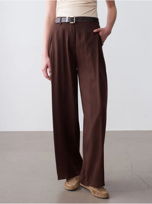 Pantalón de pernera ancha con pliegues - Kiabi Pantalón de pernera ancha con pliegues - Kiabi