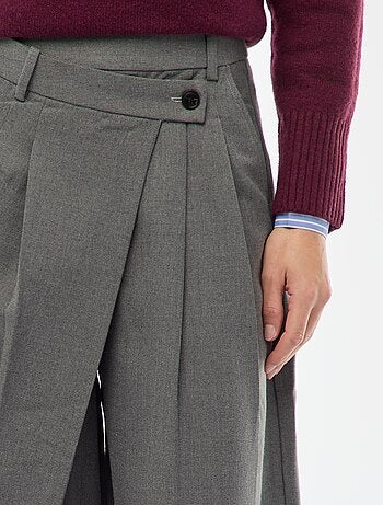 Pantalón de pinzas asimétrico