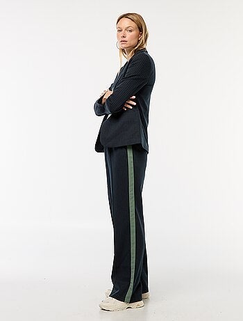 Pantalón con pinzas y bandas laterales