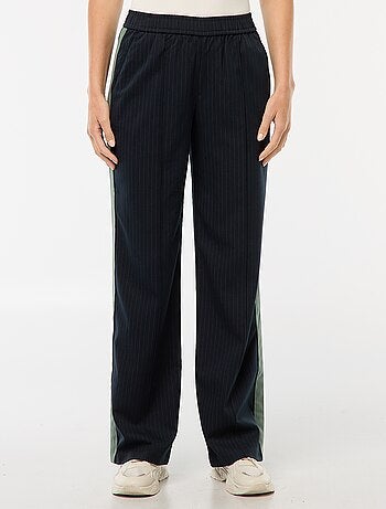 Pantalón con pinzas y bandas laterales