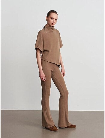Pantalón de punto acampanado de tiro alto