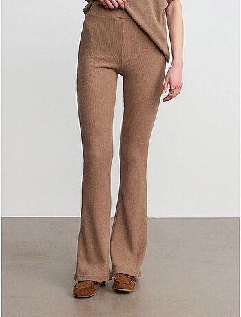 Pantalón de punto acampanado de tiro alto