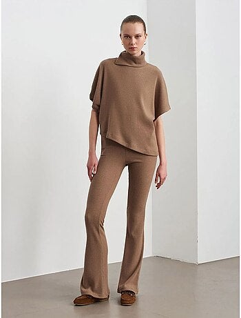 Pantalón de punto acampanado de tiro alto