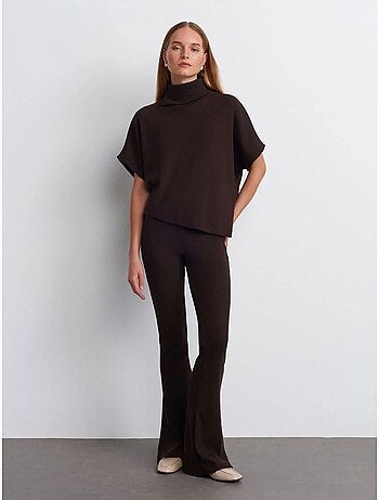 Pantalón de punto acampanado de tiro alto
