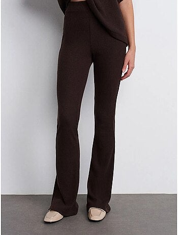 Pantalón de punto acampanado de tiro alto