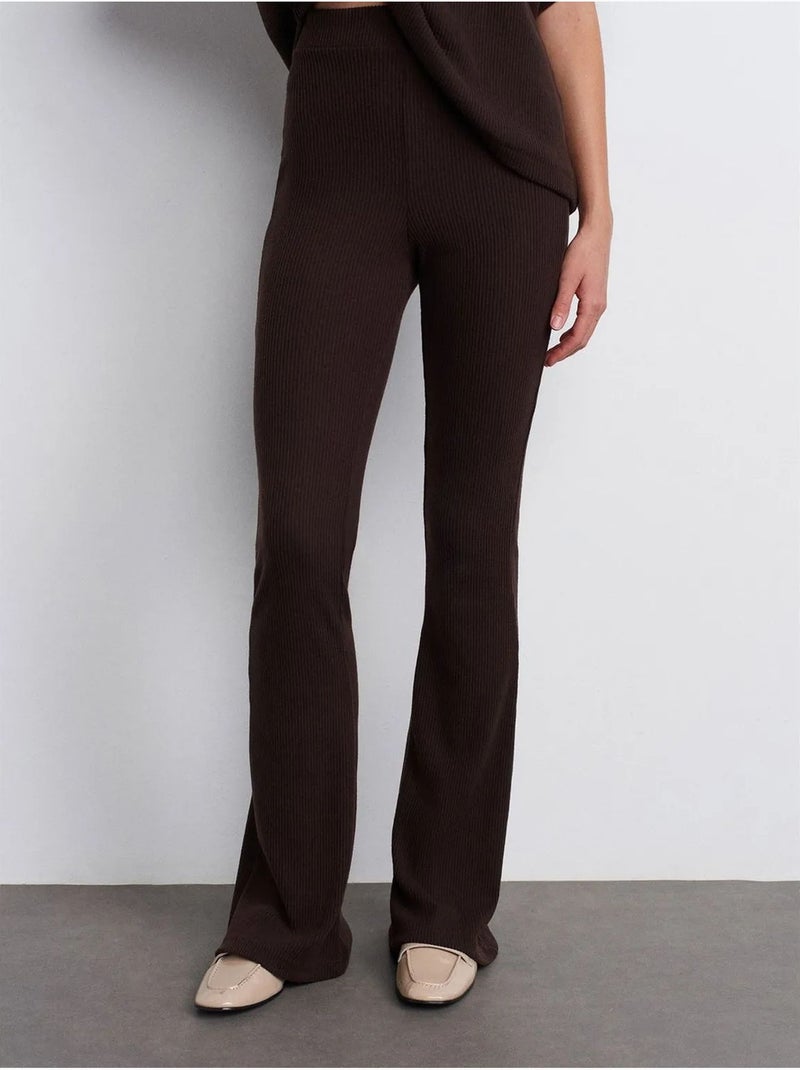 Pantalón de punto acampanado de tiro alto Marrón chocolate - Kiabi