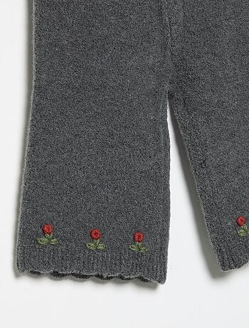 Pantalón de punto con bordados