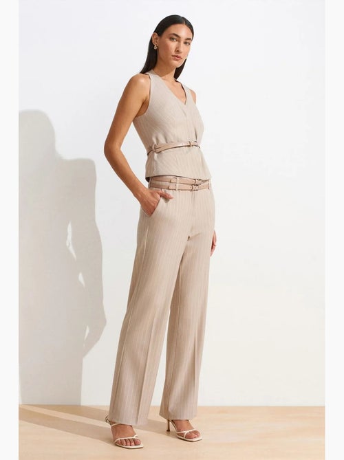 Pantalón de raya diplomática de pernera recta con cinturón dilvin - Kiabi Pantalón de raya diplomática de pernera recta con cinturón dilvin - Kiabi