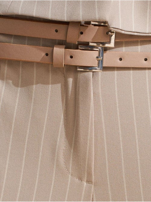 Pantalón de raya diplomática de pernera recta con cinturón dilvin - Kiabi Pantalón de raya diplomática de pernera recta con cinturón dilvin - Kiabi