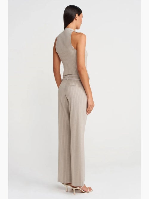 Pantalón de raya diplomática de pernera recta con cinturón dilvin - Kiabi Pantalón de raya diplomática de pernera recta con cinturón dilvin - Kiabi