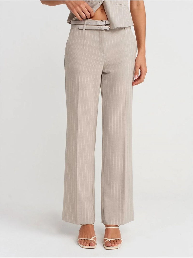 Pantalón de raya diplomática de pernera recta con cinturón dilvin Beige natural - Kiabi