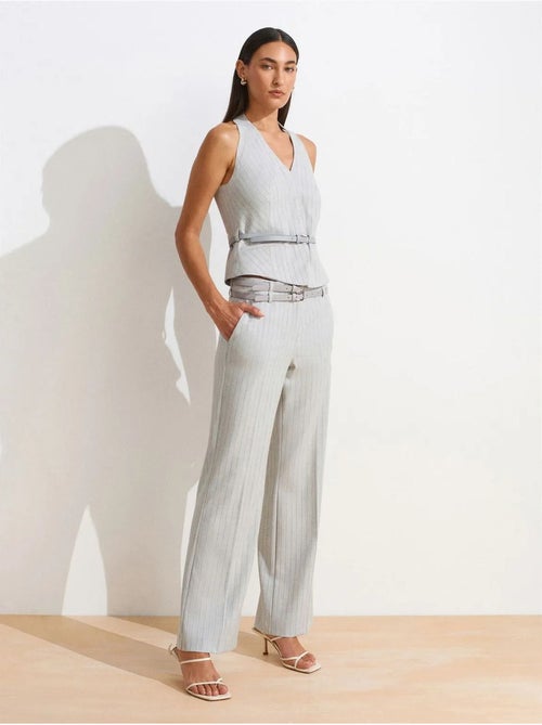 Pantalón de raya diplomática de pernera recta con cinturón dilvin - Kiabi Pantalón de raya diplomática de pernera recta con cinturón dilvin - Kiabi