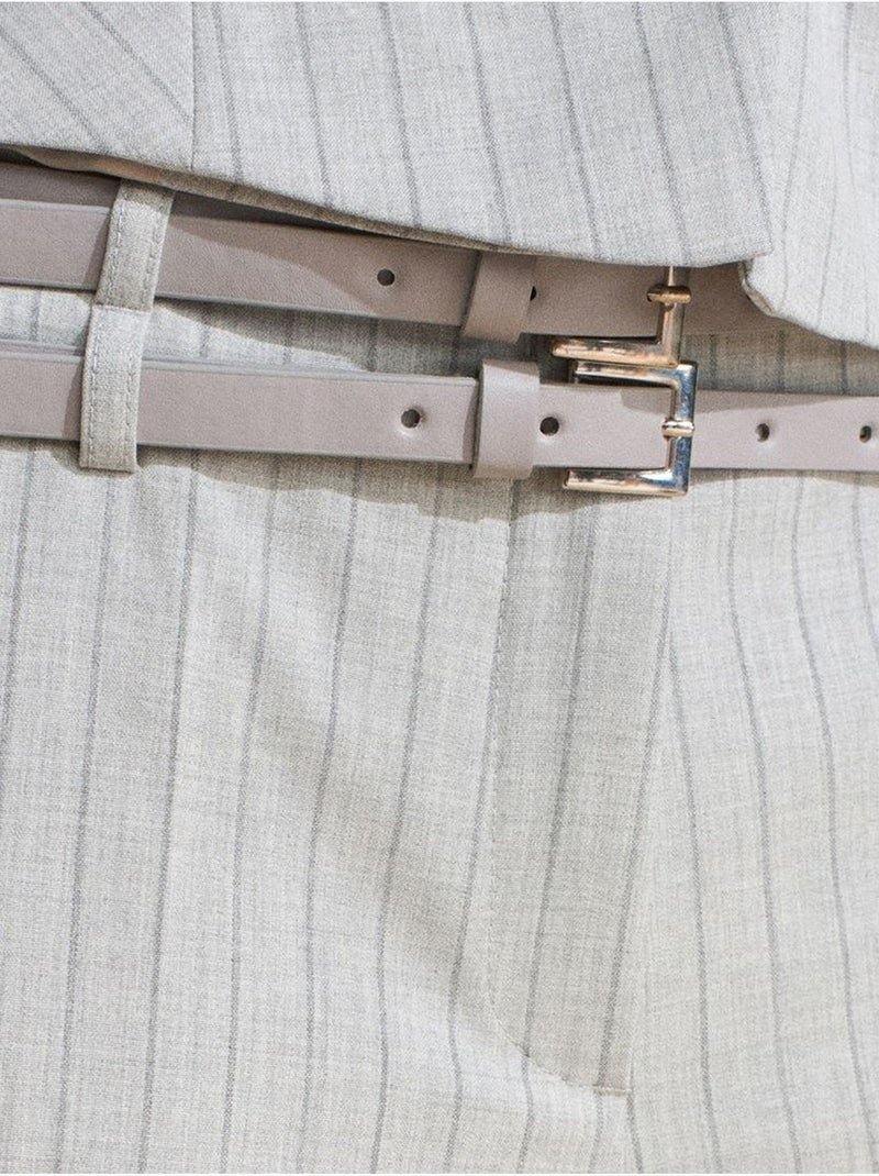 Pantalón de raya diplomática de pernera recta con cinturón dilvin Gris claro - Kiabi