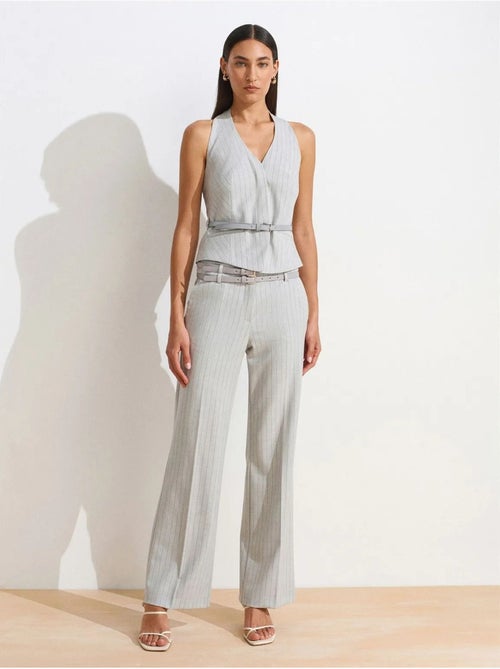Pantalón de raya diplomática de pernera recta con cinturón dilvin - Kiabi Pantalón de raya diplomática de pernera recta con cinturón dilvin - Kiabi