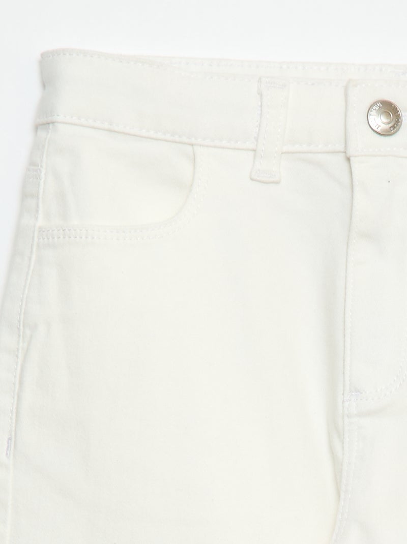 Pantalón de sarga con automáticos - Corte + cómodo Blanco - Kiabi