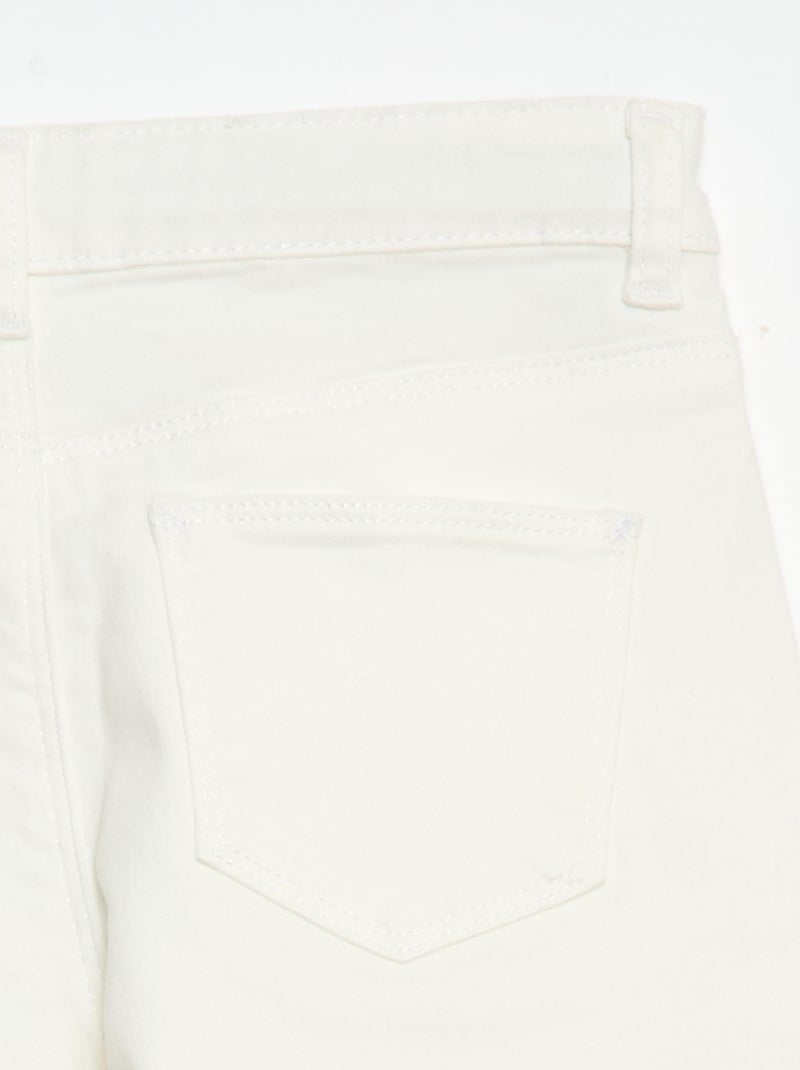 Pantalón de sarga con automáticos - Corte + cómodo Blanco - Kiabi